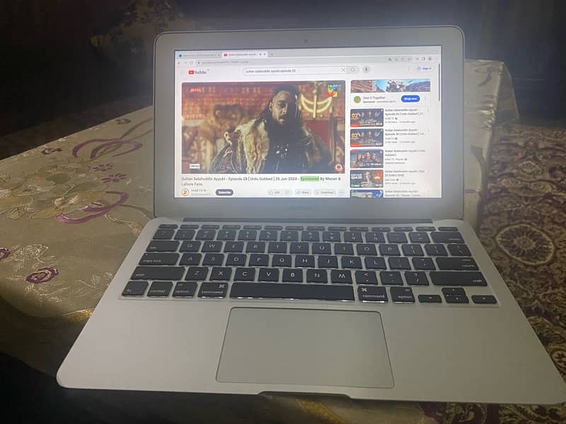 Apple MacBook Air core i5 Slim Model 5