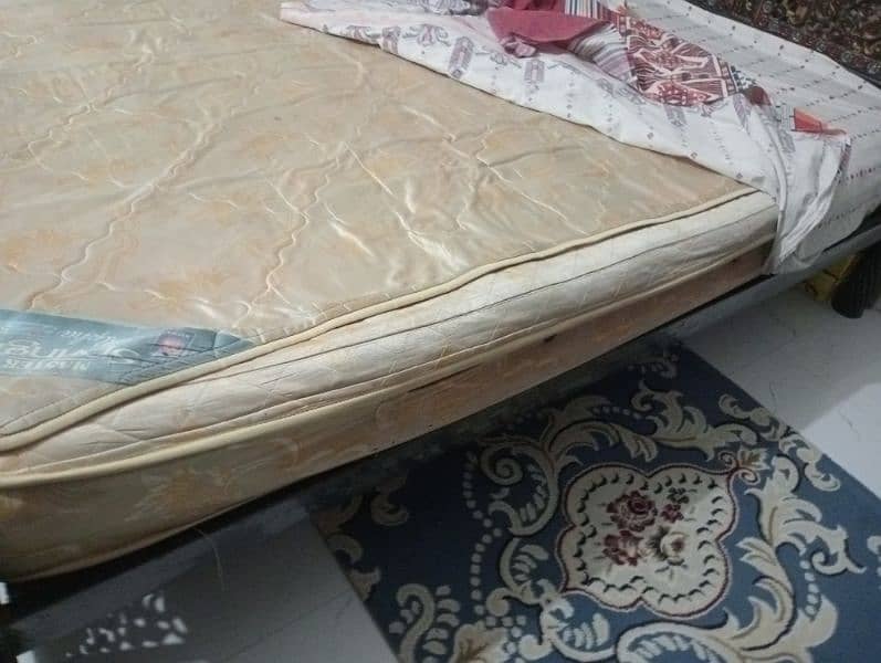 King size iron bed with spring mattress 6