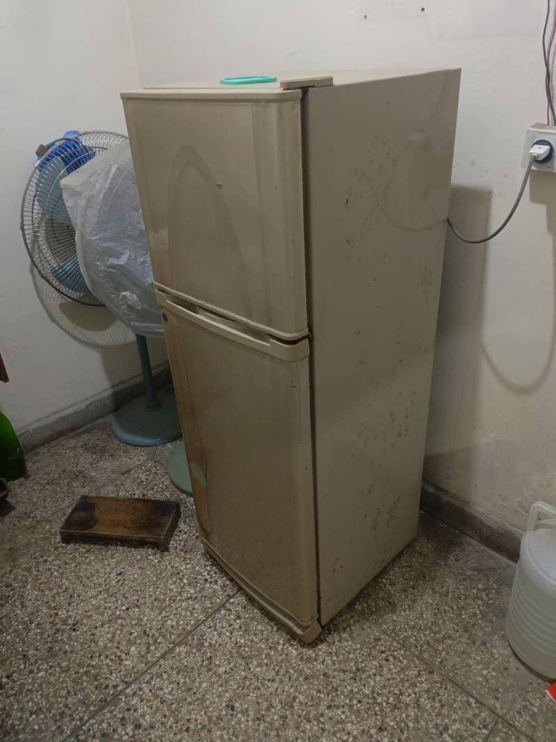 Dawalance Medium size Fridge 6