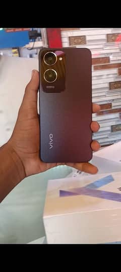 vivo y18  6 gb rame 128 gb  condition 10by10 15dasy used price 35000