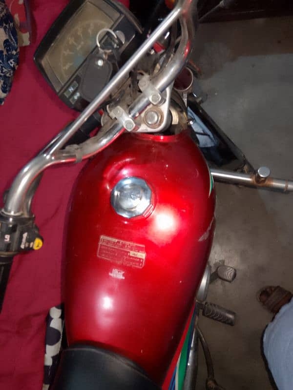 Honda motorcycle 16 17 model hay aal ok Sialkot rejester 4