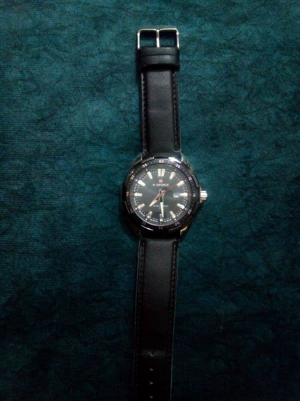 NaviForce NF9056 men’s wrist watch in black leather strap 6