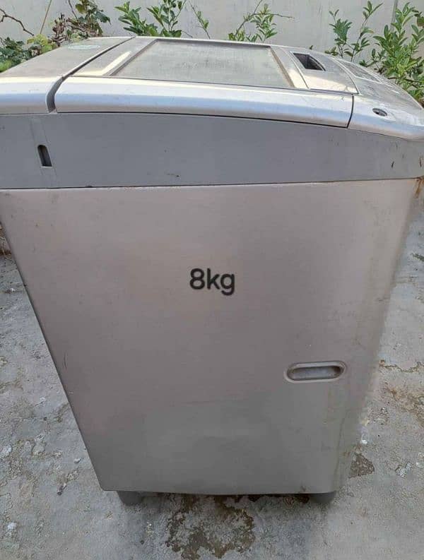 LG washing machine 8kg for sale urgent full new  Details 4