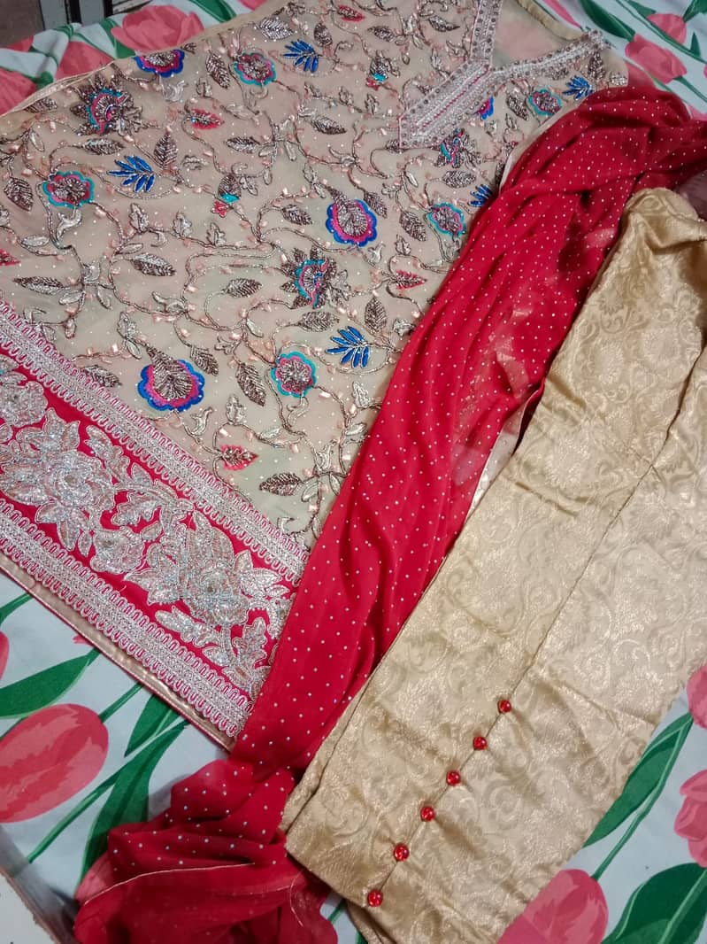 4 piece stitched beautiful suit Medium size Condition 9/10 Price 5k. . . 4