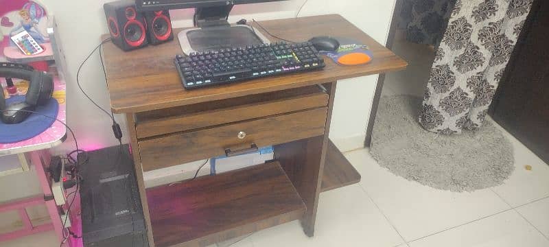 Computer Table 1