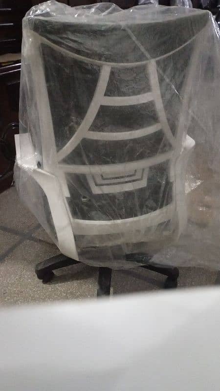 executive chair available on the whole Sale rate 8