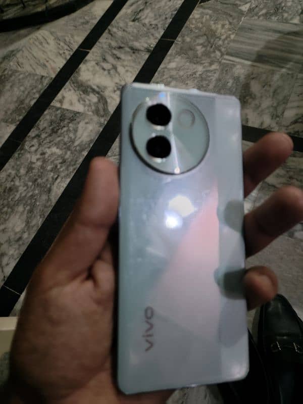 vivo V30e 4