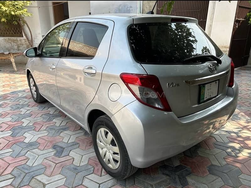 Toyota Vitz 2011 3