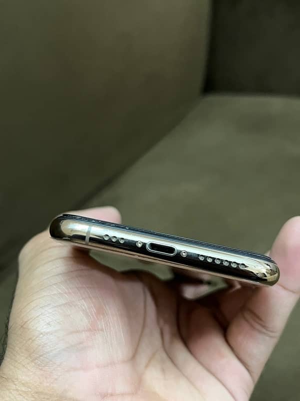 iphone xs 3