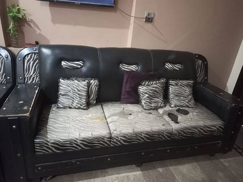 6 seater sofa set in black color 0