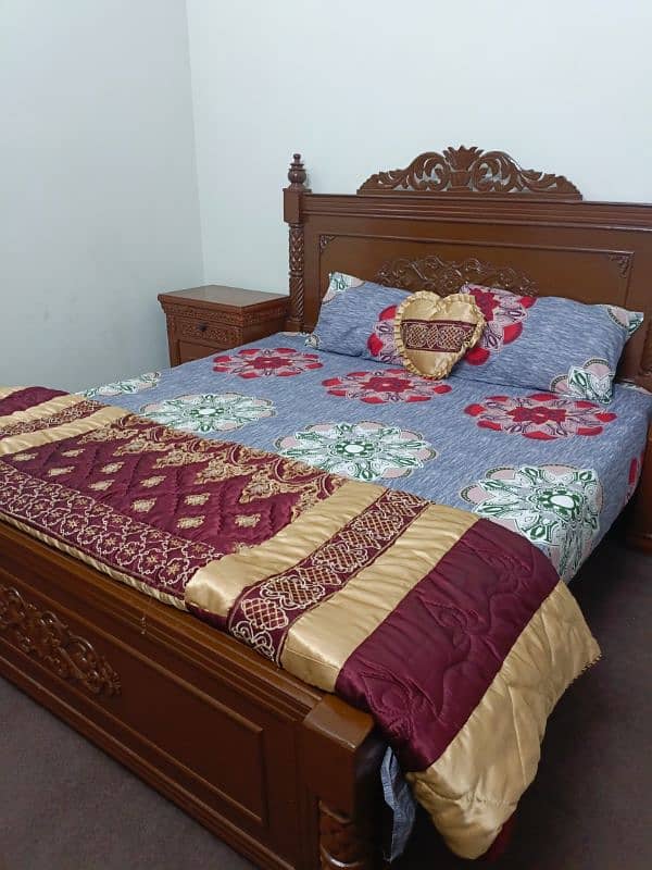 Bed set almost new 3