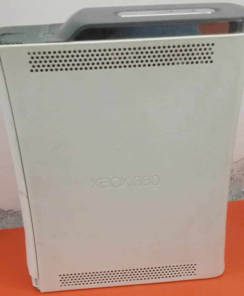 Xbox 360 with hard & games 2