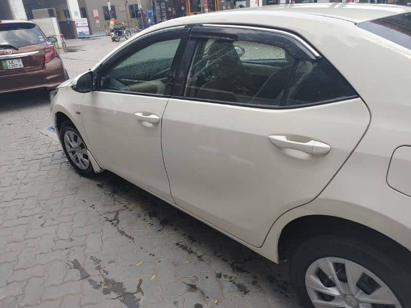 Toyota Corolla GLI 2017 Automatic( Karachi number) 4