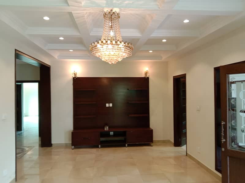 1Kanal New Beautiful Good House Available For Sale DHA Phase 3 6