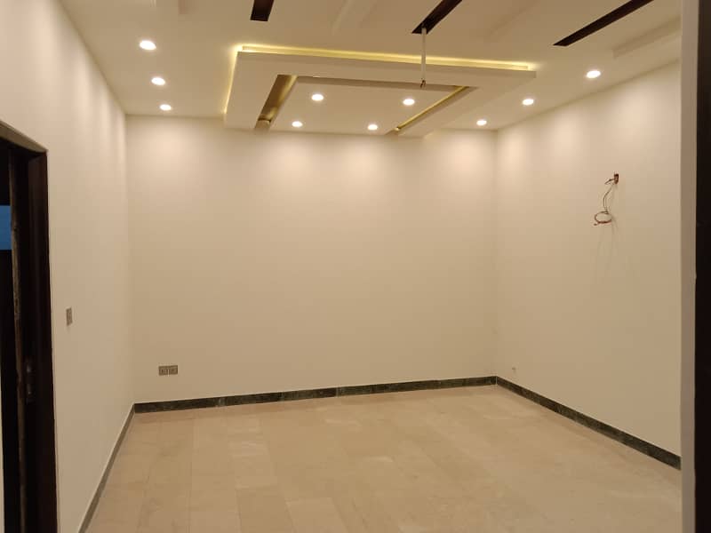 1Kanal New Beautiful Good House Available For Sale DHA Phase 3 10