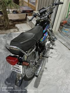 Honda CD 70 black color condition 10by10 decoument complete