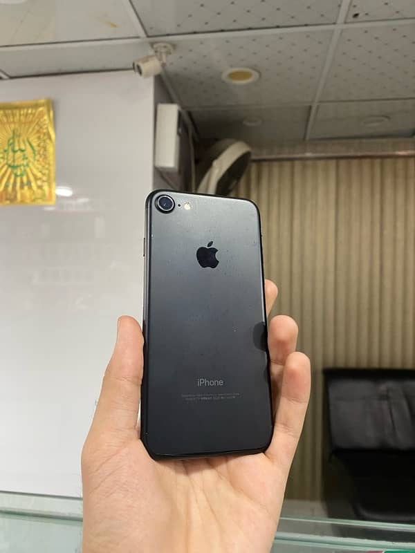 IPhone 7 pta approved 32 gb only battrey chnage baki All ok 2