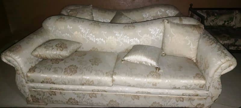 White 2 seater sofa 0