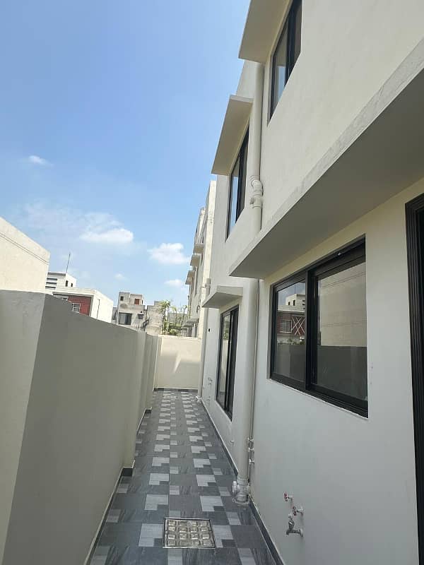 10 Marla Brand New House For Sale In Bahria Town - Gulmohar Block Canal Road Lahore 13