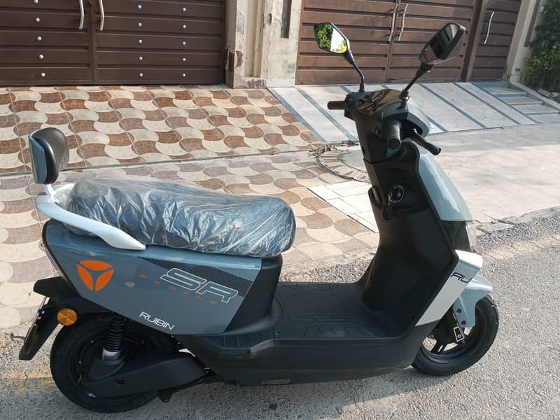 Yadea  Electric scooter 4