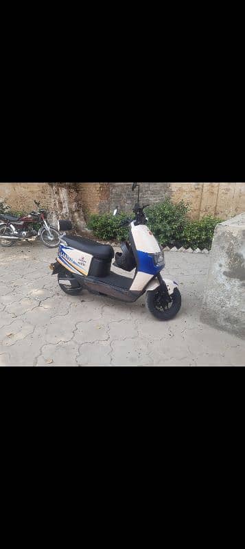 electric scooty 0