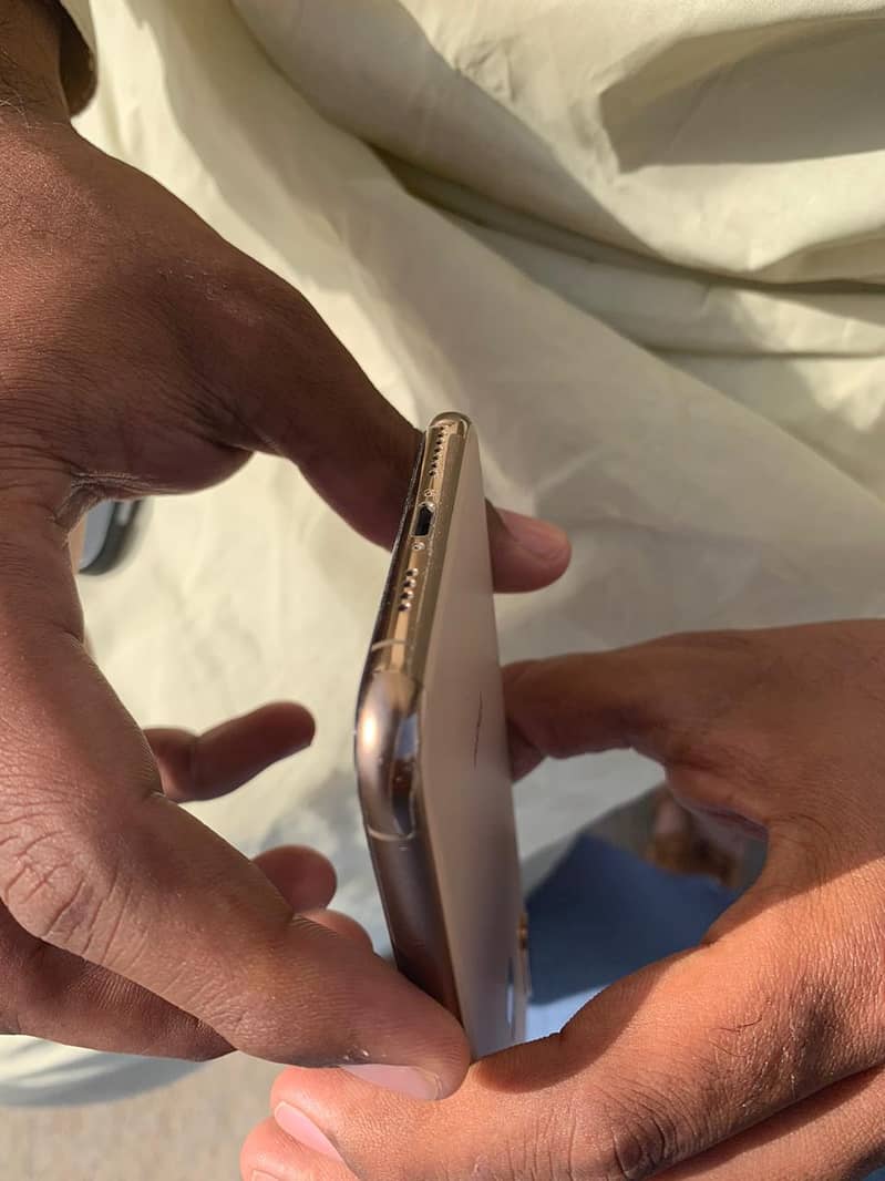 iPhone XS Max 256GB 10/10 Condition 2