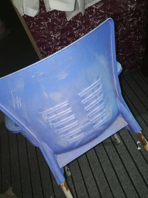 chair plastic 2