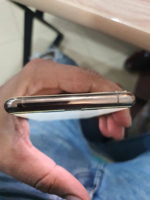 iphone 11 pro Max  . . Pta Approved 5