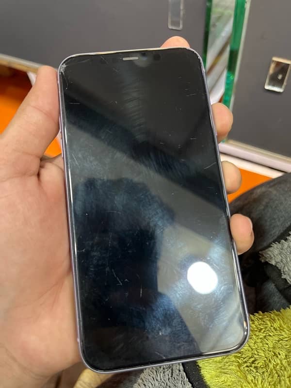 Iphone 11 64 gb jv non pta Just minor front glass side crack 2