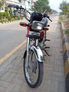 Honda CD 70 all ok bike koi kam ni hony wala all documents clear h