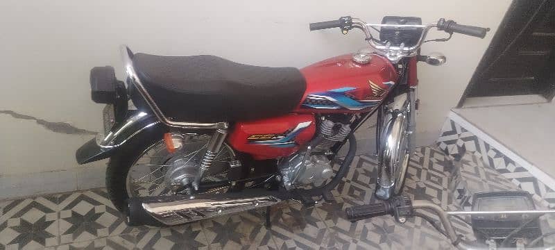 Honda CD 125 available 1700 km use new condition total genuine 2