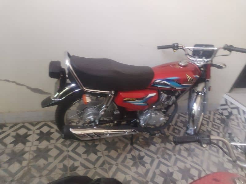 Honda CD 125 available 1700 km use new condition total genuine 3