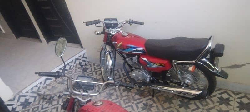 Honda CD 125 available 1700 km use new condition total genuine 4