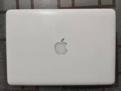 Apple MacBook 2010 mid in very good condition 0