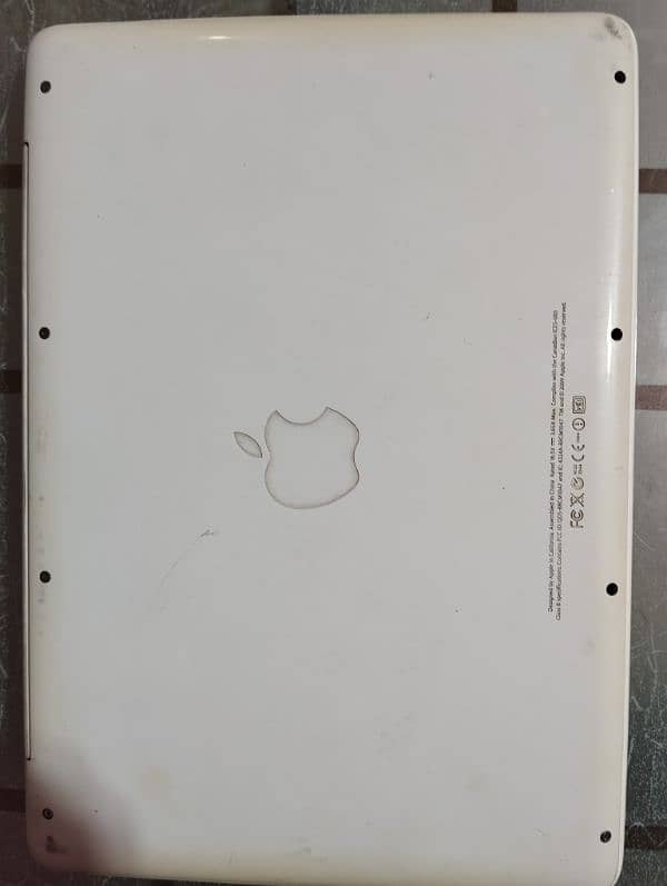 Apple MacBook 2010 mid in very good condition 4