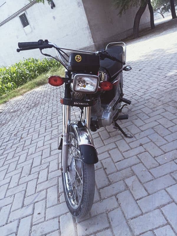 Honda cg 125 (golden number)(KWM-72) 2017 model 1