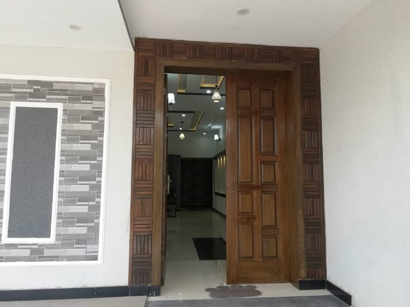 Beautiful Corner Ground Portion For Rent 6