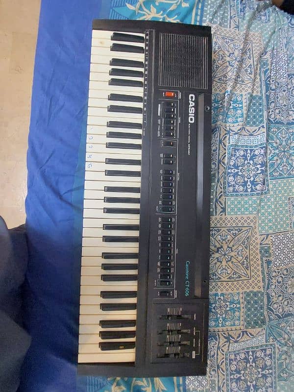 Casio piano in good and working condition 0