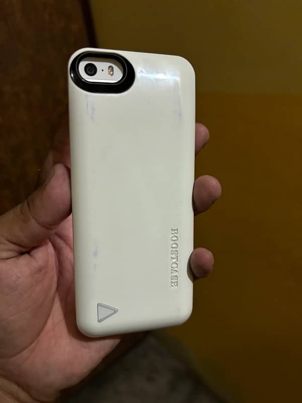 iPhone SE 1st with power bank case 2