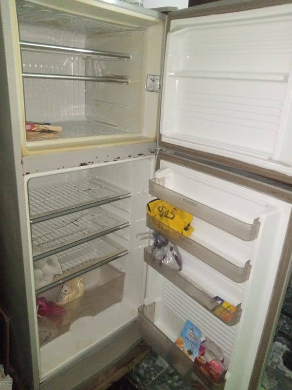 dowlance fridge for sale 1