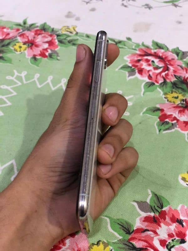 Excellent condition iPhone X 1