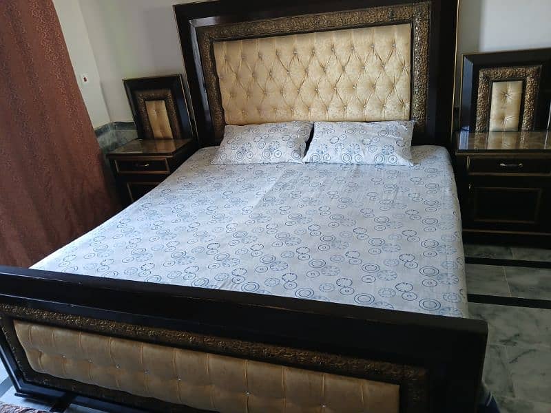 sell king size bed set and dressing table in reasonable price 1