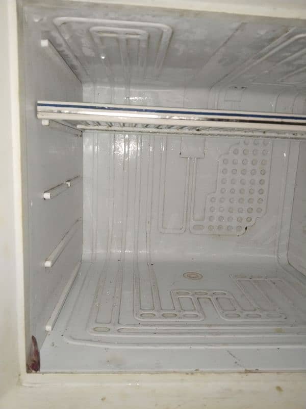 dawlance medium size fridge 2