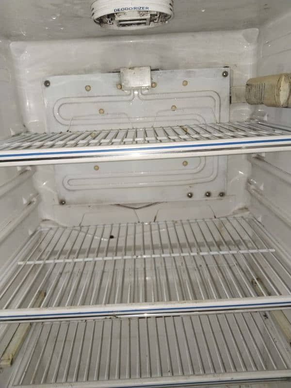 dawlance medium size fridge 4