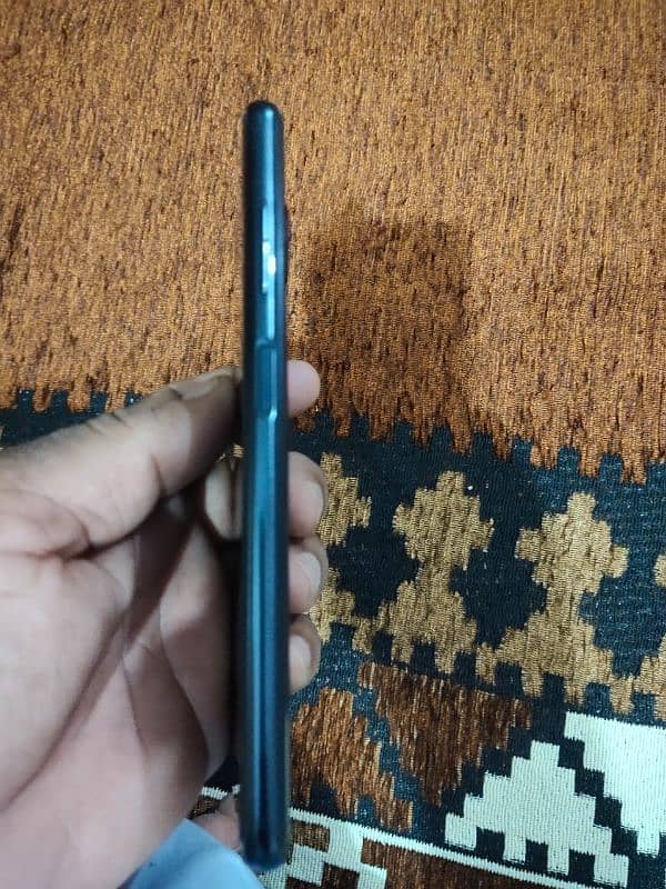 poco x3pro 6.128 pta orgnal hy katan aur deta csble hy ek dot hy 5