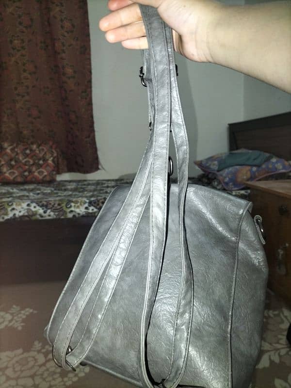 Grey shoulder bag in excellent condition. 3