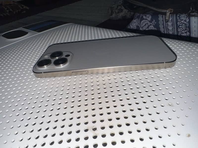 Iphone 15 Pro Max 256GB Silver titaniam Dubai Varient PTA Approved 0