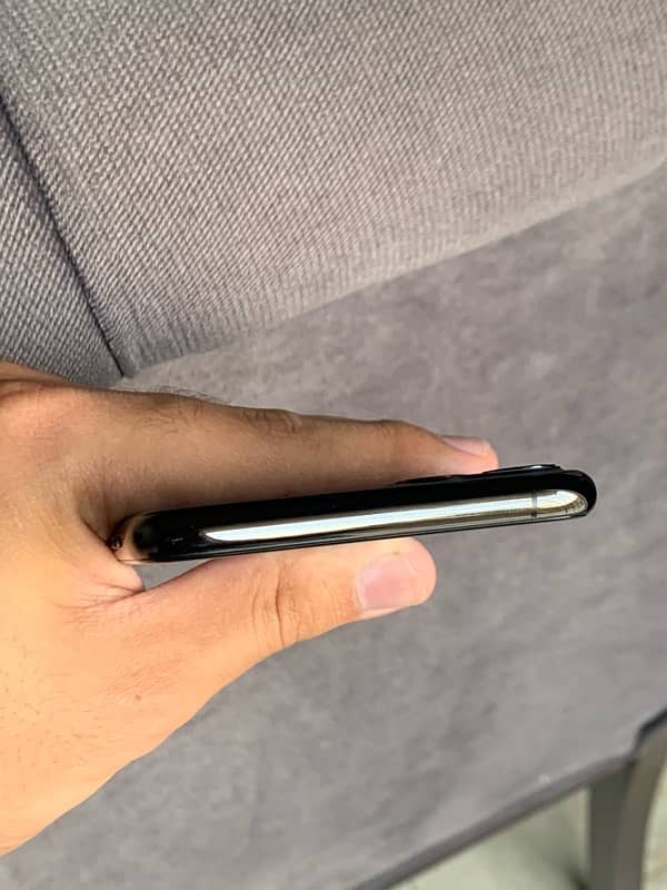 iPhone 11 Pro Max 64gb 4