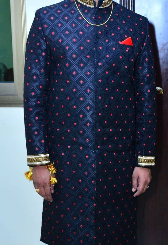 Sherwani red dot 0