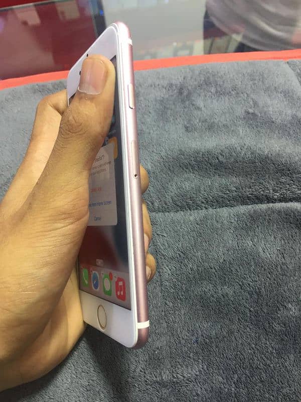 iphone 7 non pta . . . 03705181132 5